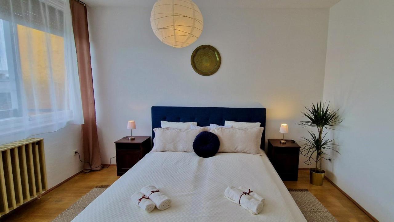 Nosztalgia Apartman Appartement Veszprém Buitenkant foto