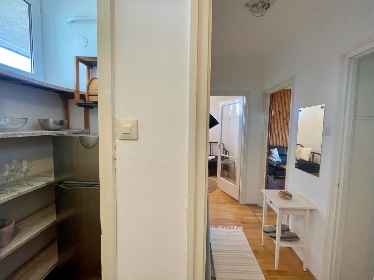 Nosztalgia Apartman Appartement Veszprém Buitenkant foto